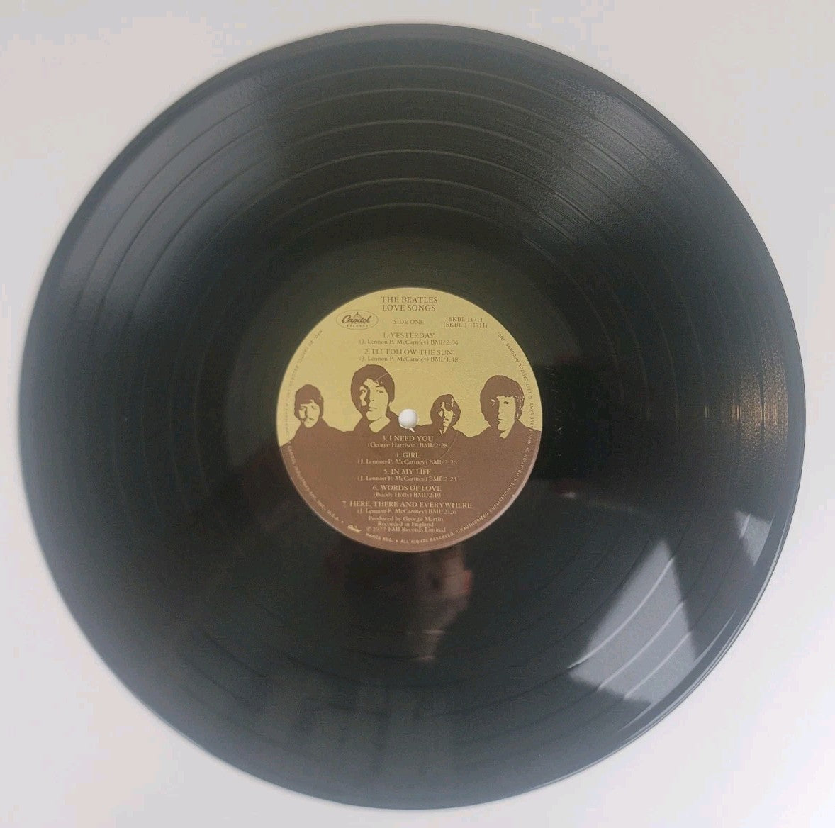 The Beatles – Love Songs 2LP Vinyl 1977 Capitol Textured Cover Booklet NM/VG+