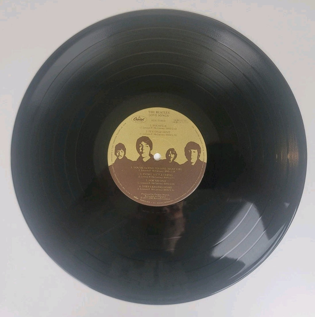 The Beatles – Love Songs 2LP Vinyl 1977 Capitol Textured Cover Booklet NM/VG+
