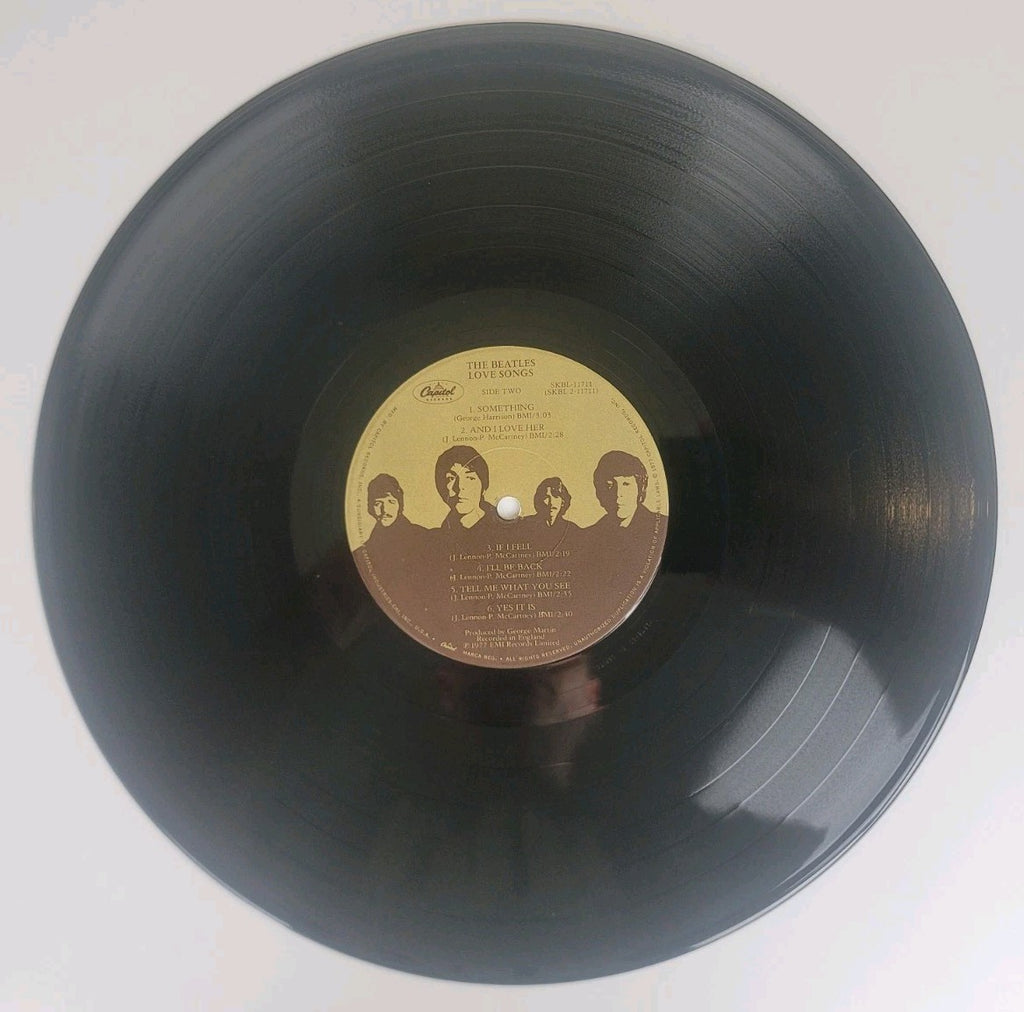 The Beatles – Love Songs 2LP Vinyl 1977 Capitol Textured Cover Booklet NM/VG+