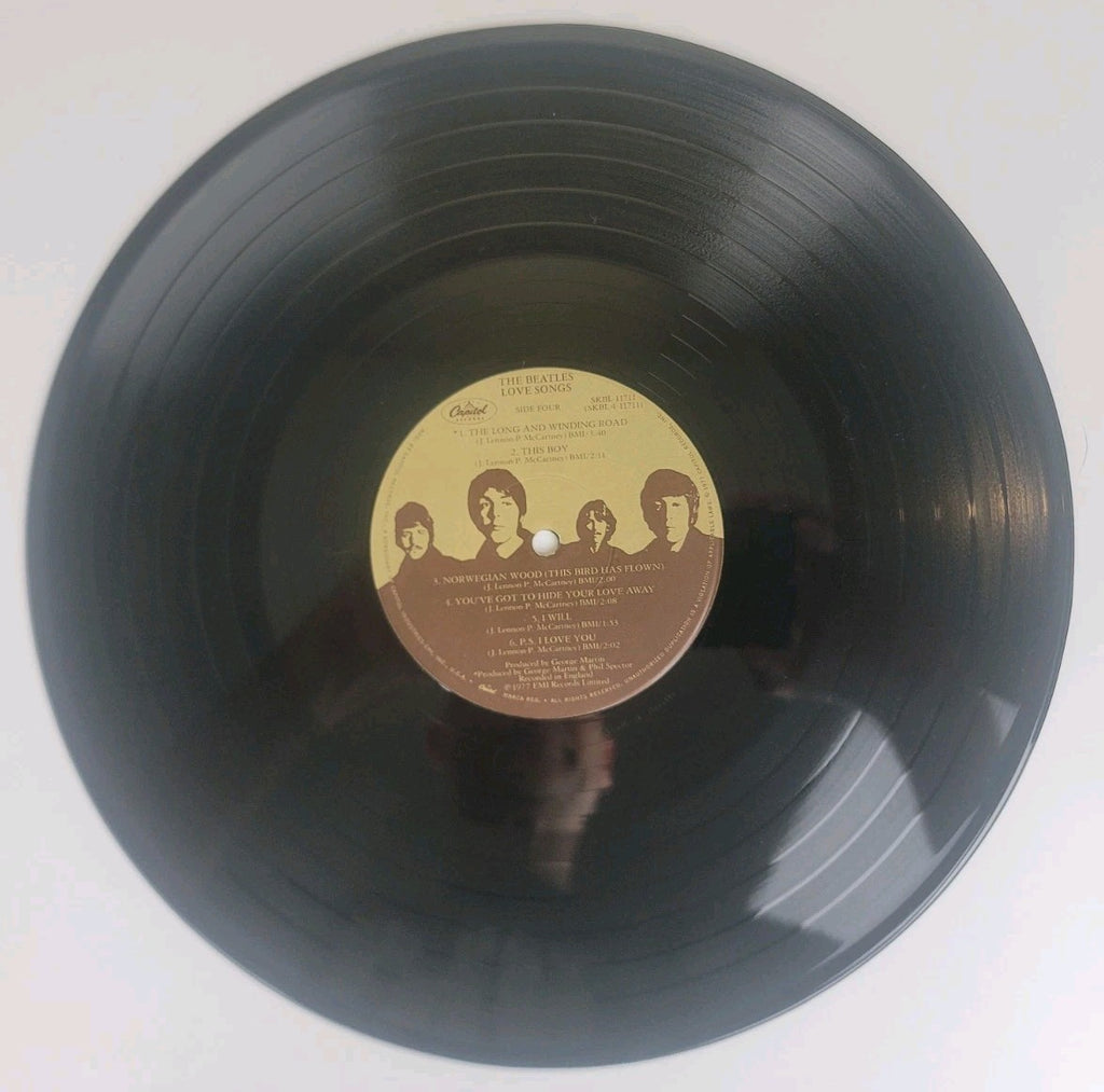 The Beatles – Love Songs 2LP Vinyl 1977 Capitol Textured Cover Booklet NM/VG+